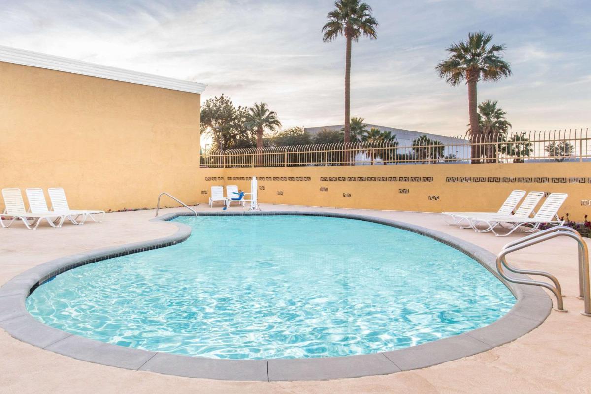 Days Inn by Wyndham Indio - image 3