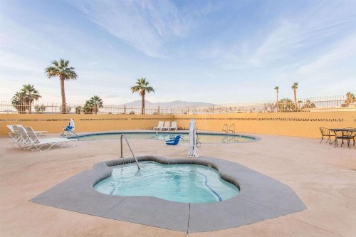 Days Inn by Wyndham Indio - image 4