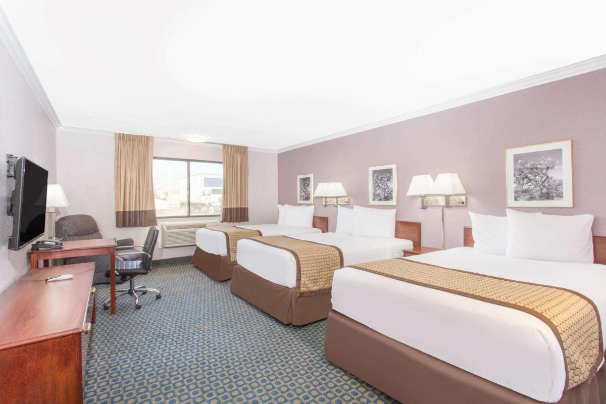 Days Inn by Wyndham Indio - image 6