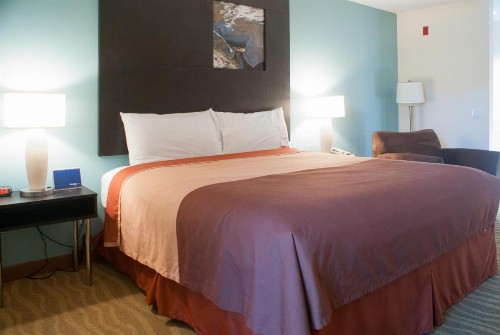 Super 8 by Wyndham Indio - image 14