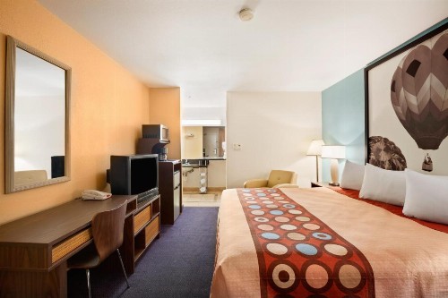 Super 8 by Wyndham Indio - image 16