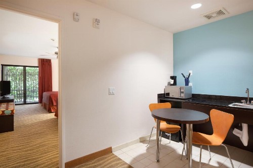 Super 8 by Wyndham Indio - image 27