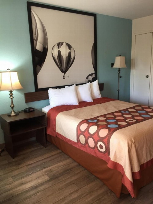 Super 8 by Wyndham Indio - image 28