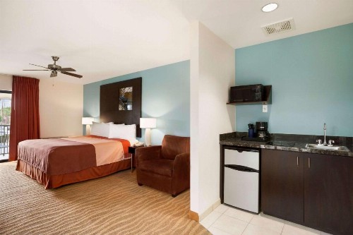 Super 8 by Wyndham Indio - image 37