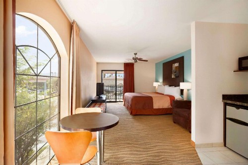 Super 8 by Wyndham Indio - image 38