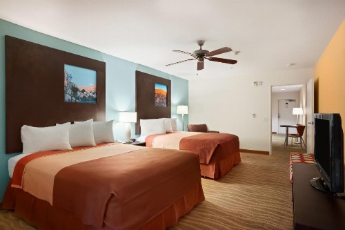 Super 8 by Wyndham Indio - image 4