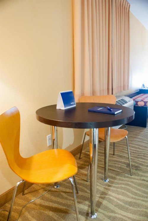 Super 8 by Wyndham Indio - image 41