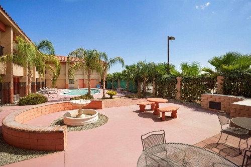 Super 8 by Wyndham Indio - image 42