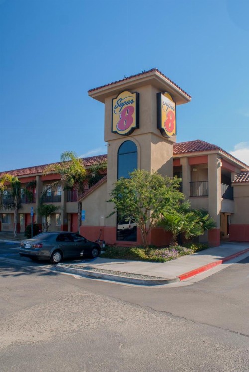 Super 8 by Wyndham Indio - image 43