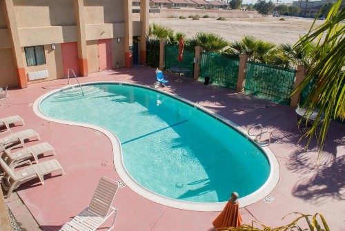 Super 8 by Wyndham Indio - image 44
