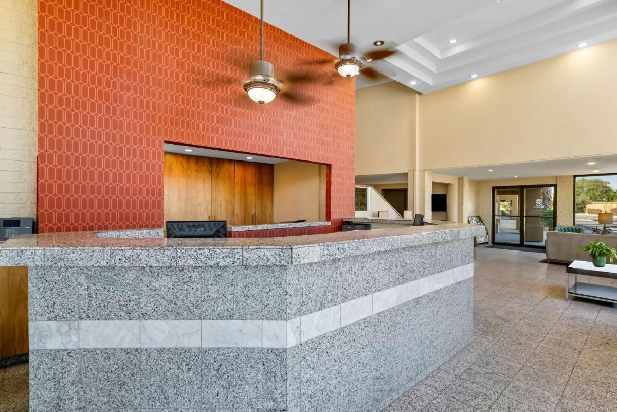 Best Western Date Tree Hotel - image 2