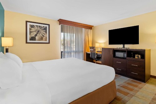 Best Western Date Tree Hotel - image 21