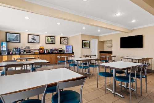 Best Western Date Tree Hotel - image 3