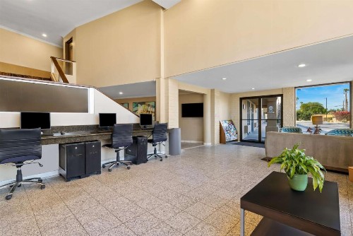 Best Western Date Tree Hotel - image 4