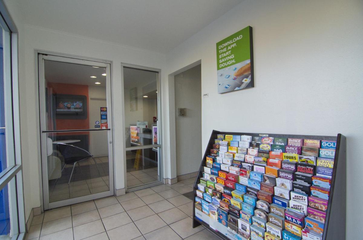 Motel 6-Indio CA - Palm Springs - image 3