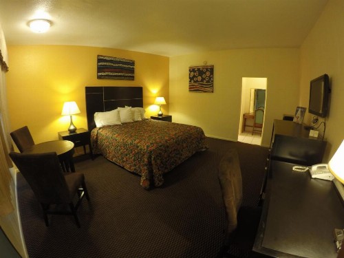 Indio Holiday Motel - image 11