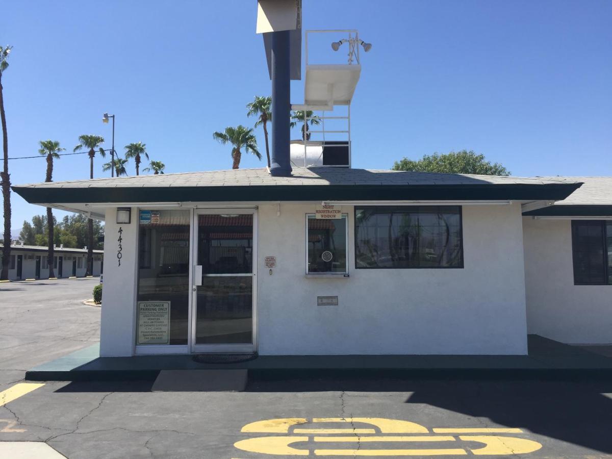 Indio Holiday Motel - image 2