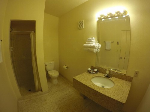 Indio Holiday Motel - image 20