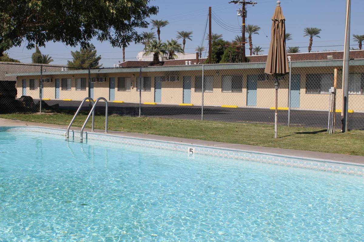 Indio Holiday Motel - image 4