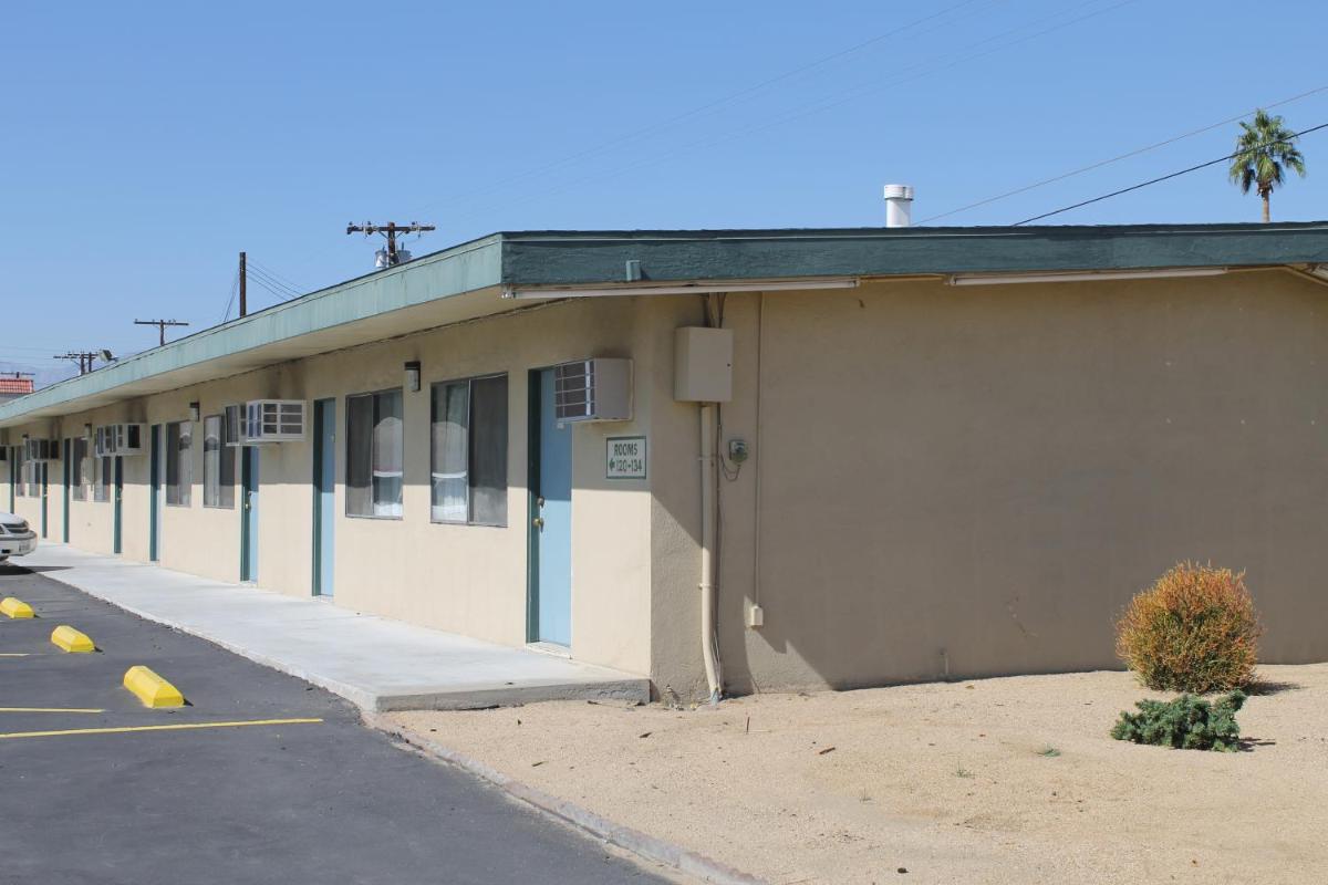 Indio Holiday Motel - image 6