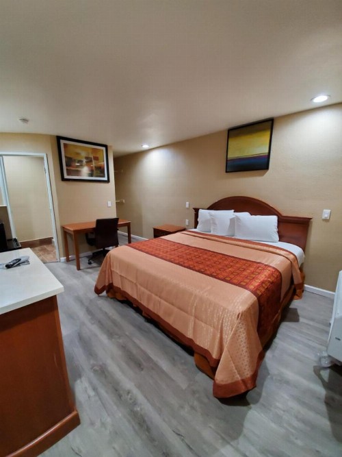 Budget Inn Motel - image 11