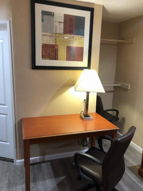 Budget Inn Motel - image 2