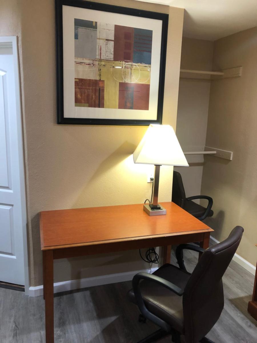 Budget Inn Motel - image 2