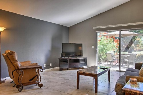 Indian Palms Country Club Townhome on Golf Course! - image 7