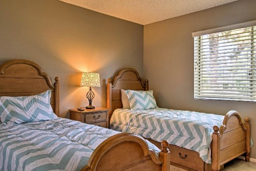 Indian Palms Country Club Townhome on Golf Course! - image 8