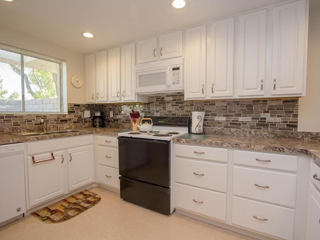 Indian Palms Vacation Condo - image 7
