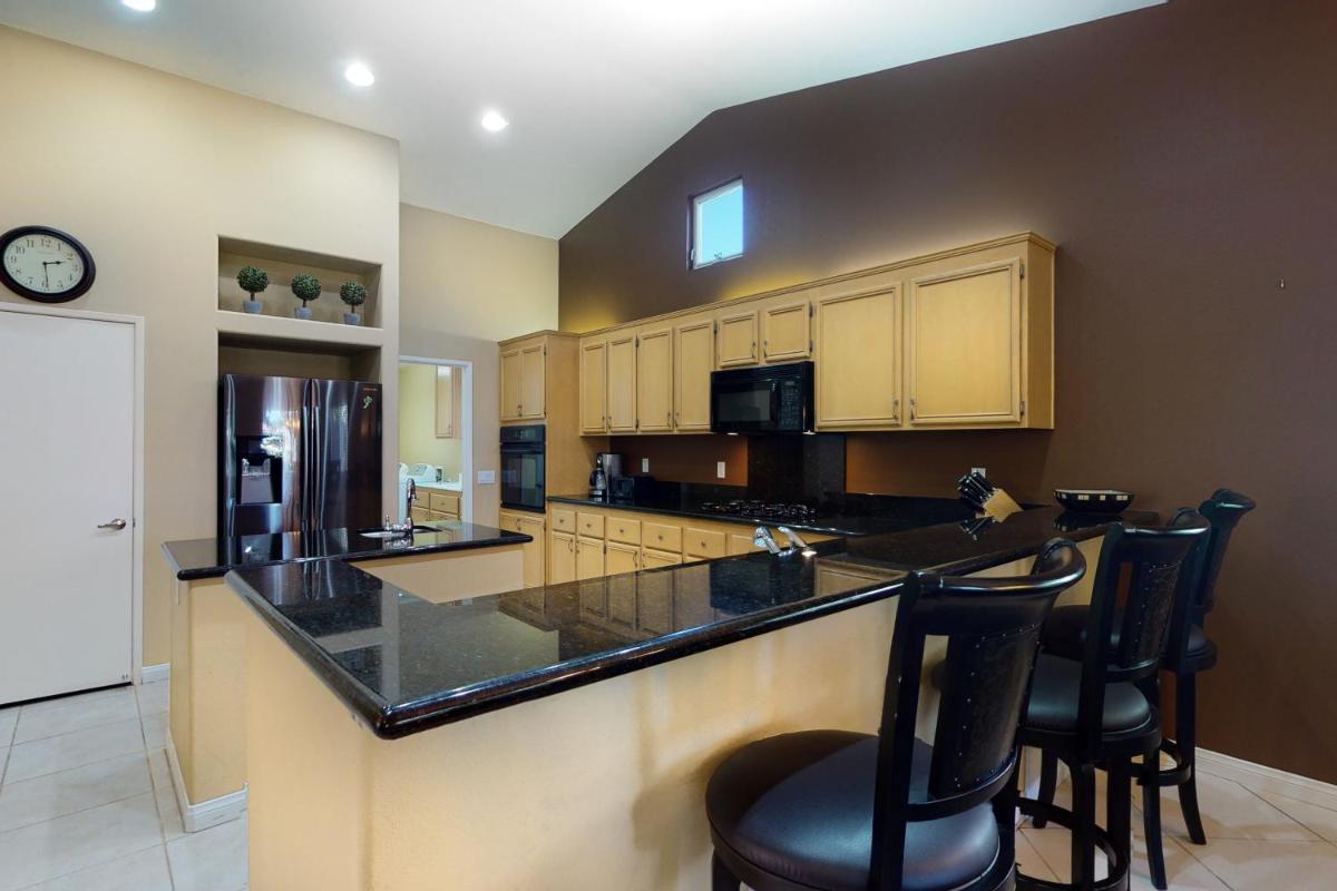 Indian Palms Fairway Retreat - image 6