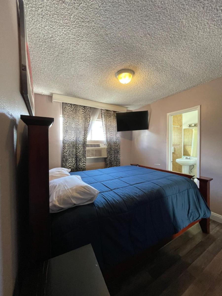 LA Adventurer Hotel - image 4