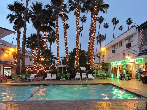 Tradewinds Airport Hotel - image 12