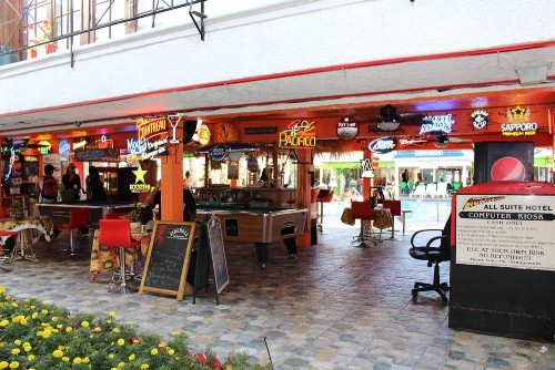 Tradewinds Airport Hotel - image 27