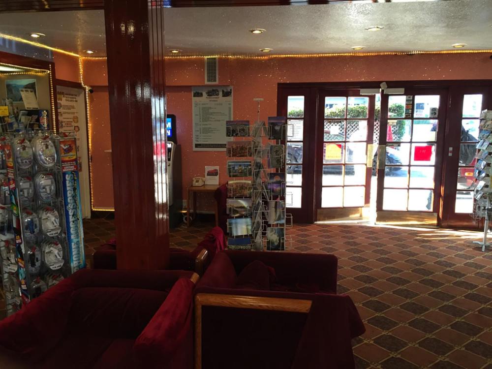 Tradewinds Airport Hotel - image 7