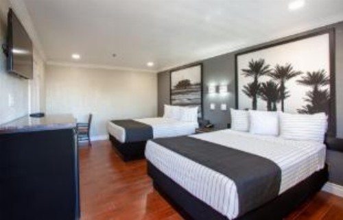 Super 8 by Wyndham Inglewood/LAX/LA Airport - image 4