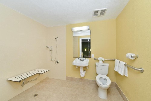 LAX Stadium Inn - image 3
