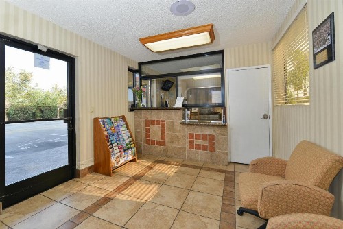 LAX Stadium Inn - image 4