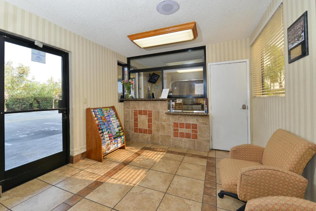 LAX Stadium Inn - image 4