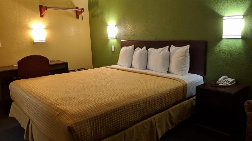 LAX Stadium Inn - image 7