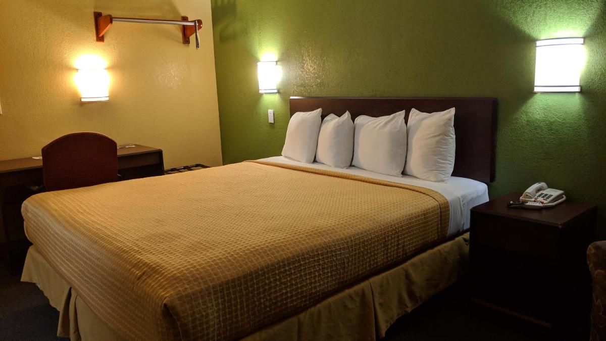 LAX Stadium Inn - image 7