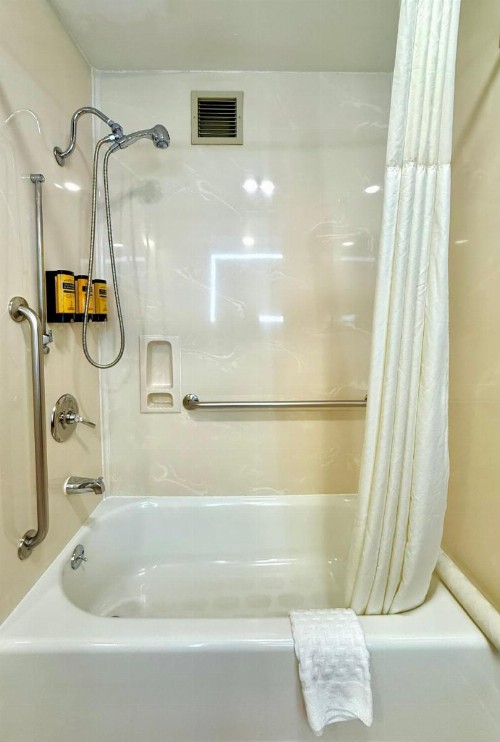 Best Western Plus Suites Hotel - Los Angeles LAX Airport - image 10