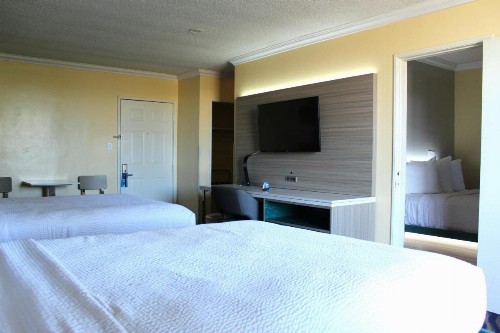 Days Inn by Wyndham Los Angeles LAX/VeniceBch/Marina DelRay - image 21