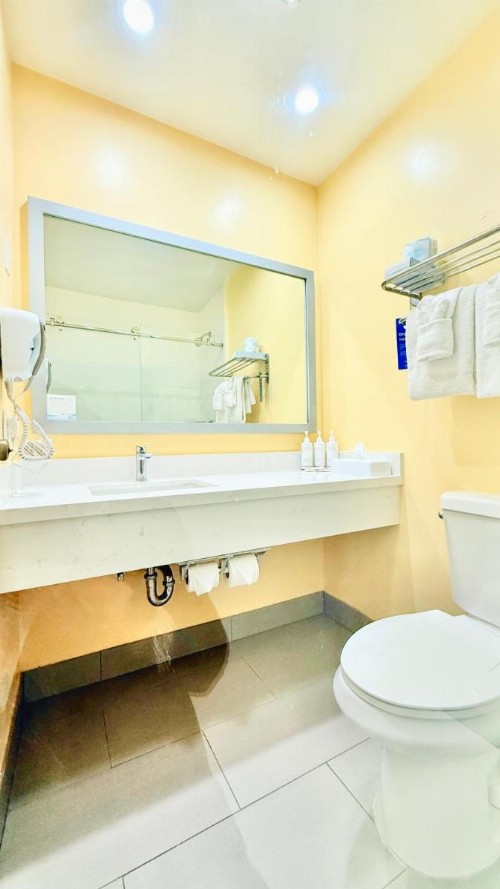 Days Inn by Wyndham Los Angeles LAX/VeniceBch/Marina DelRay - image 22