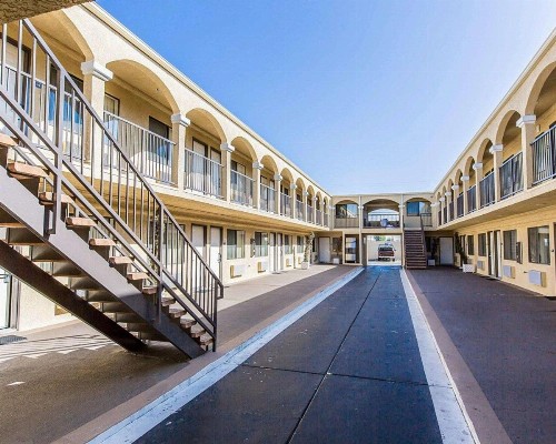 Rodeway Inn And Suites