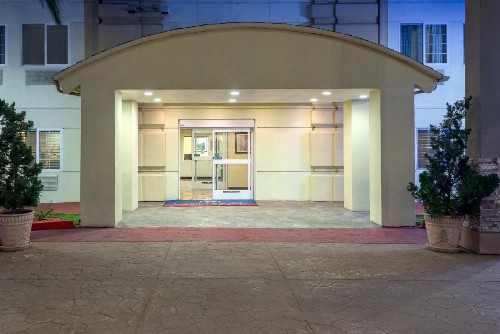 Candlewood Suites LAX Hawthorne an IHG Hotel - image 18