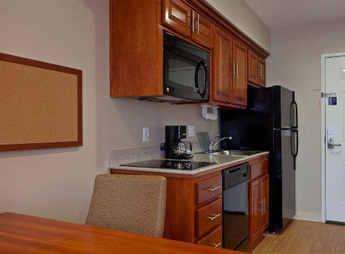 Candlewood Suites LAX Hawthorne an IHG Hotel - image 25