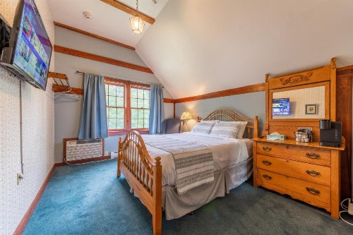 Cranmore Mountain Lodge Bed & Breakfast - image 24