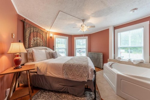 Cranmore Mountain Lodge Bed & Breakfast - image 39