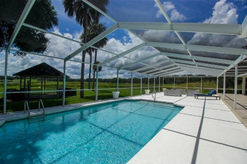 Beautiful Lakeview home - image 5
